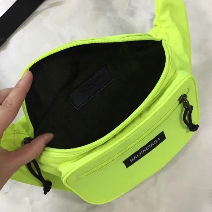 BALENCIAG巴黎世家 帆布胸包腰包 簡單輕便  BL1138